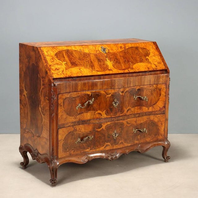 18th Century Walnut and Walnut Burl Bureau For Sale - Image 16 of 16