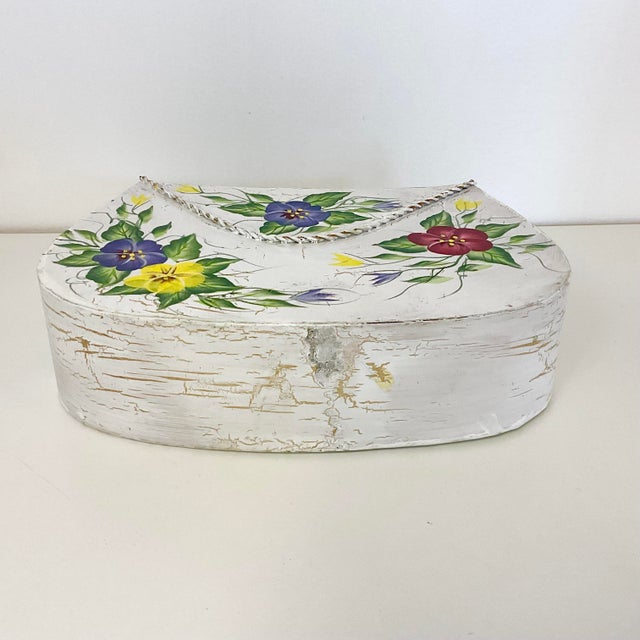 Vintage 1980s Italian Tole Hand Painted Metal Wall Basket With Colorful Pansies For Sale - Image 9 of 9