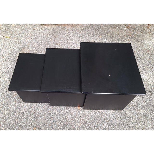 Nesting Tables in Black Lacquered Wood, 1980s, Set of 3 For Sale - Image 4 of 5