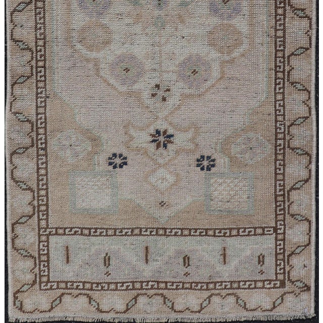 Mid 20th Century Vintage Turkish Oushak Rug With Medallion Design 1'9 X 3'7 For Sale - Image 5 of 8