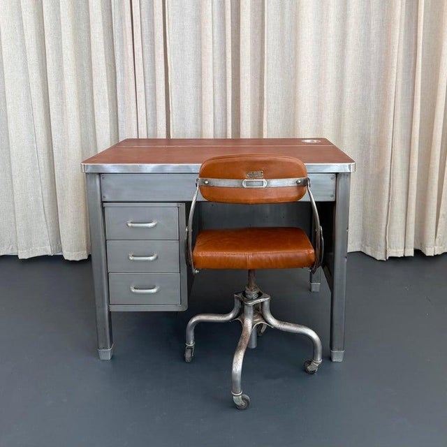 1940s Industrial Mid-Century Brushed Steel Military Desk With Leather Pop-Up Top For Sale - Image 11 of 12