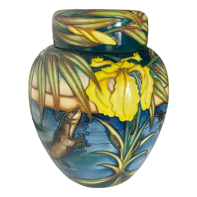 Otters Ginger Jar by Sian Leeper for Moorcroft Pottery, 2004 For Sale