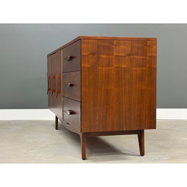 Mid-Century Modern 1960s Refinished Walnut Credenza by Young Manufacturing For Sale - Image 3 of 10
