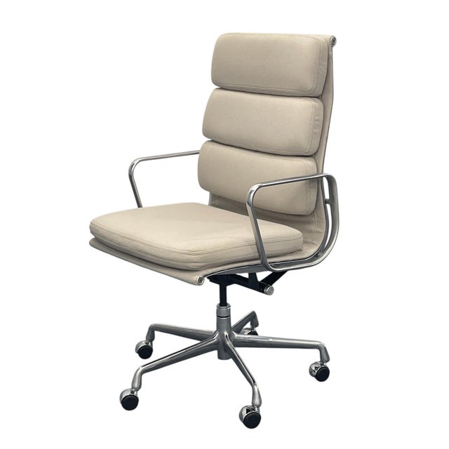 Authentic Eames Soft Pad Executive Chair (model EA437) manufactured by Herman Miller in November 2022. This iconic design...