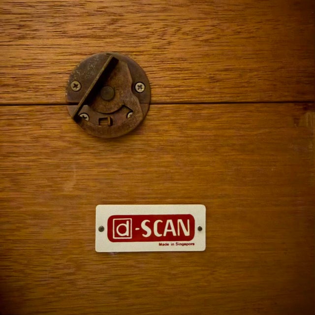 Wood 1960s Round Teak Pedestal Dining Table With 1 Leaf For Sale - Image 7 of 9