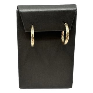 14kt Yellow Gold Textured Hoop Earrings – 3/4in, 2.9mm, 2g, New, A Pair For Sale
