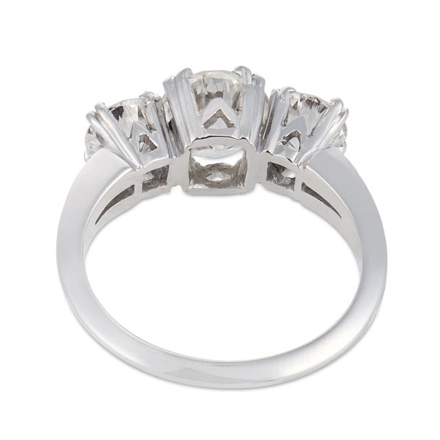 Vintage Gia 1.37 Carat Diamond 18k White Gold Engagement Ring, Size 6.5 For Sale In Los Angeles - Image 6 of 6
