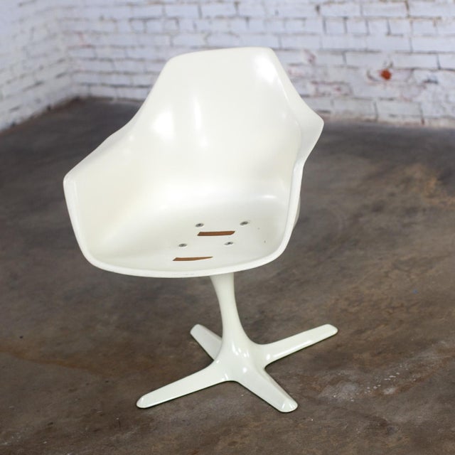 Mid-20th Century MCM Burke Tulip Armchair No 116 With White Shell Round Stationary Base & Black Cushion For Sale - Image 10 of 17