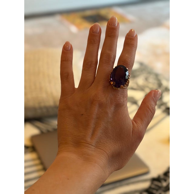 Purple 27 Carat Oval Amethyst Cocktail Ring in 14 Karat Yellow Gold, Size 5.5 For Sale - Image 8 of 8