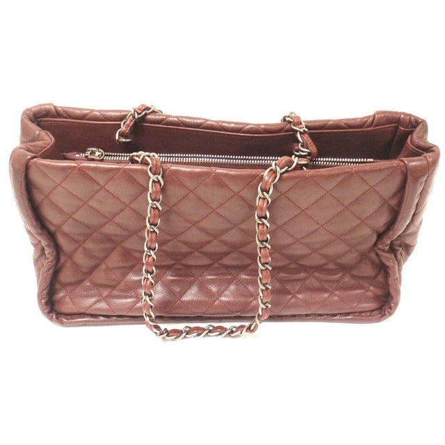 2000 - 2009 2012 CHANEL ISTANBUL SOFT CAVIAR TOTE BURGUNDY LEATHER HANDBAG For Sale - Image 5 of 11