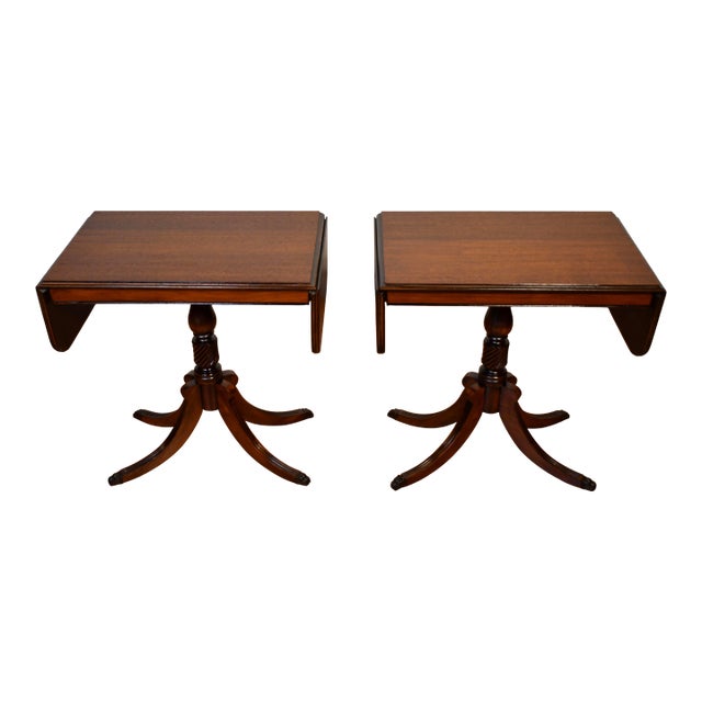 Pair of 1950s English Regency Style Mahogany Pembroke Drop-Leaf Accent Tables For Sale
