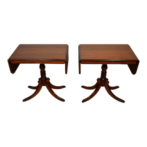 Pair of 1950s English Regency Style Mahogany Pembroke Drop-Leaf Accent Tables