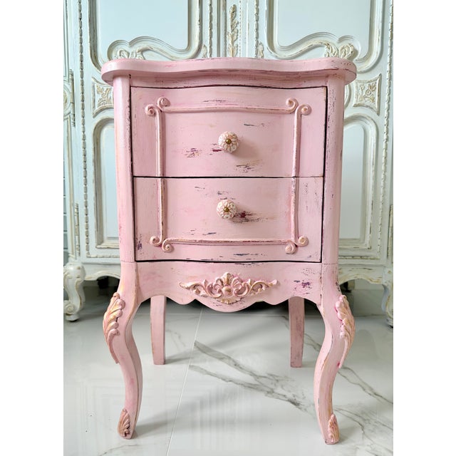 Shabby Chic Hand-Painted French Style Pink Nightstand With Paris Script | Shabby Chic Bedside Table For Sale - Image 3 of 7