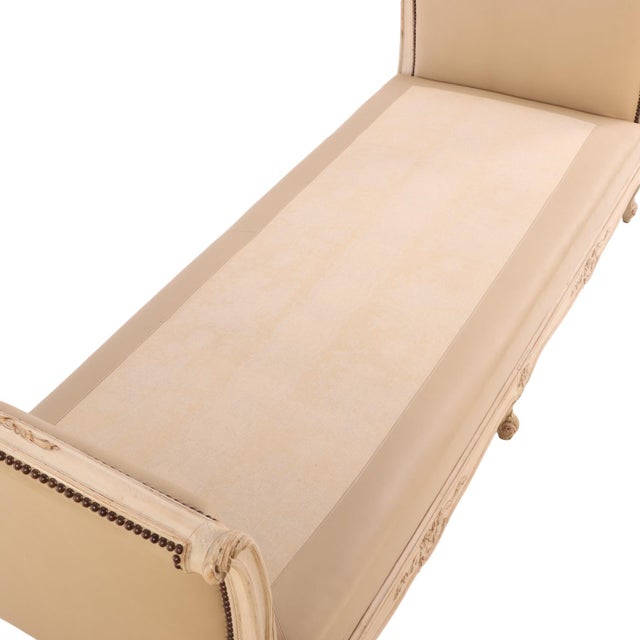 Wood French Painted and Carved Louis XV-Style Daybed, C. 1940. For Sale - Image 7 of 8
