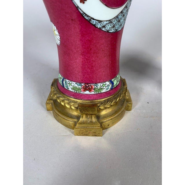 Pair of Chinese Porcelain Vases, Qianlong Period, 18th Century For Sale - Image 9 of 11
