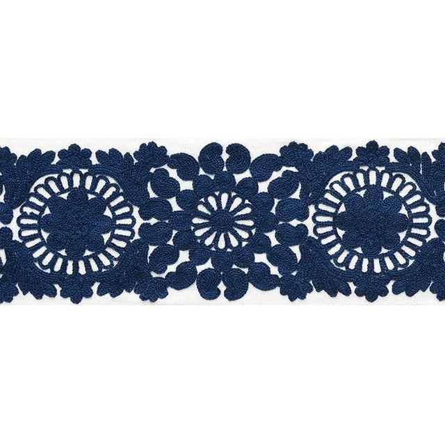 Delicate and refined, Joelle Tape is a unique chain-stitched floral design that gives that lovely extra finishing touch to...