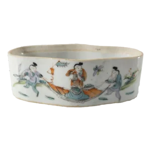 19th Century Chinese Famille Rose Dish