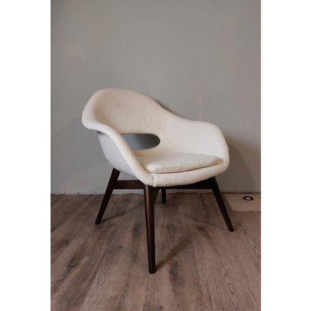 Vintage Shell Armchairs in White Curly Fabric by Miroslav Navratil for Cesky Nabytek, Czech, 1960s, Set of 2 For Sale - Image 6 of 13
