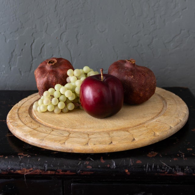 Wood 19th Century English Bread Board With a Hand Carved Wreath For Sale - Image 7 of 8