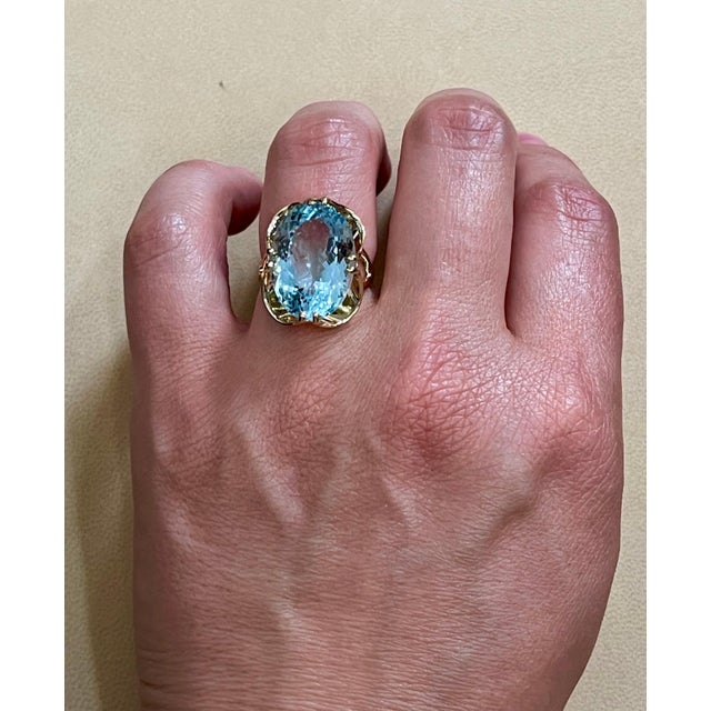 12.54 Carat Natural Oval Shape Aquamarine Cocktail Ring 14 Karat Yellow Gold For Sale - Image 12 of 18