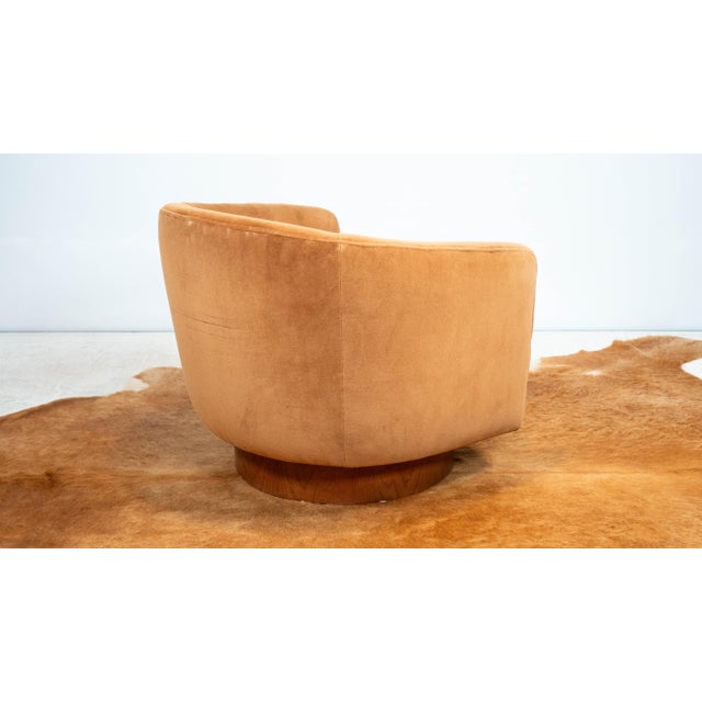 Brown 1970s Milo Baughman for Thayer Coggin Attr. Swivel and Tilt Chair, Unmarked For Sale - Image 8 of 14
