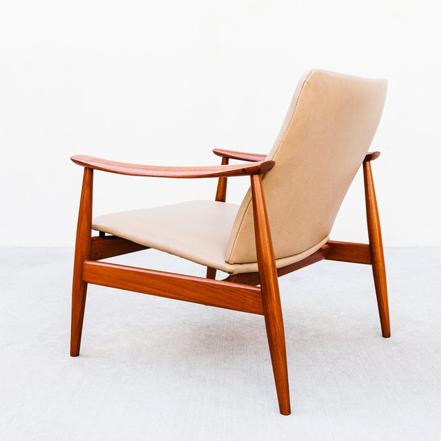 Restored Finn Juhl Fd 138 Danish Modern Teak Lounge Chair by France & Son, 1960s For Sale In Los Angeles - Image 6 of 17