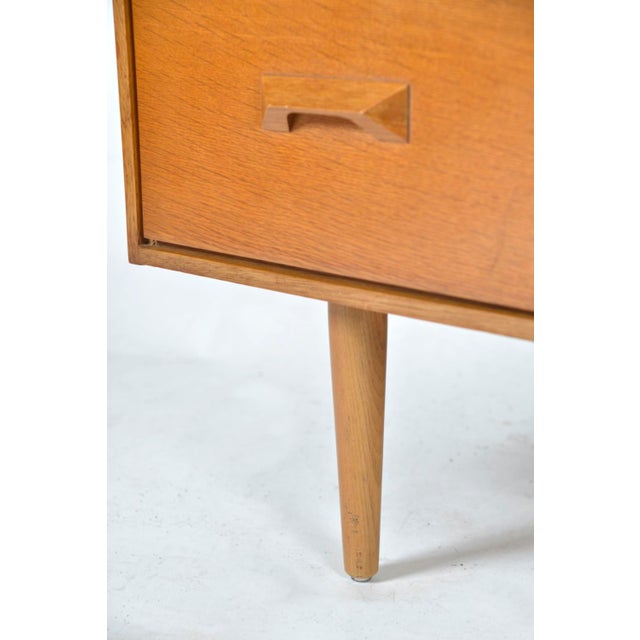 Brown Concorde Range Chest of Drawers in Oak and Beech by John & Sylvia Reid for Stag, 1960s For Sale - Image 8 of 18