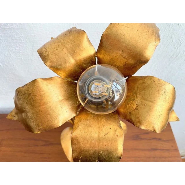 Metal Hollywood Regency Gold Flower-Shaped Table Lamp in the style of Koegl, 1970s For Sale - Image 7 of 10