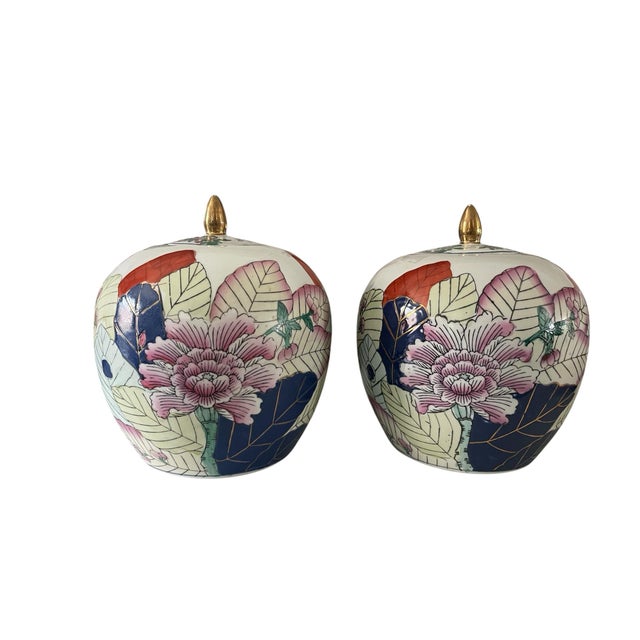 This iconic Chinoiserie pattern replicates traditional 18th-century Chinese export porcelain. It features overlapping...