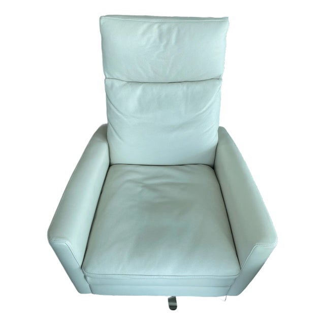 Room & Board Isaac Recliner in Pesaro Leather – Ivory For Sale