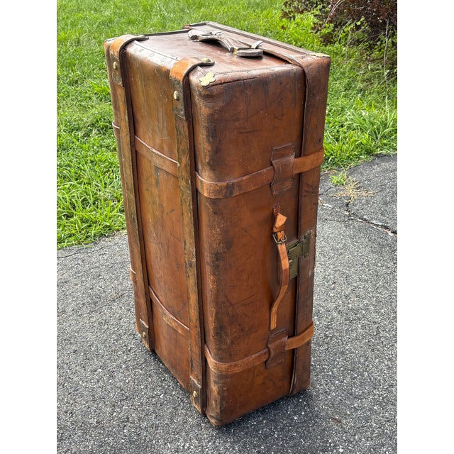 Late 19th C. Leather and Timber Luxury Travel Trunk - Exceptional Detailing and Pedigree For Sale - Image 10 of 13