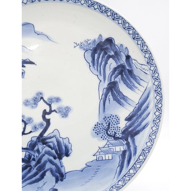 A Japanese imari charger, Taisho period circa 1910.