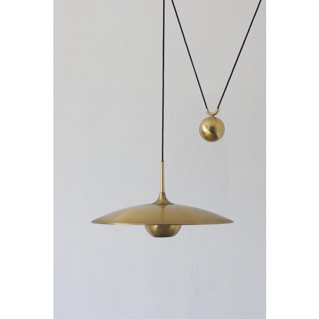 Mid-Century Modern Onos 55 Counterbalance Pendant Lamp in Brass by Florian Schulz For Sale - Image 3 of 9