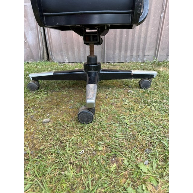 Metal 1960s MCM Rolling Swivel Tanker Chair by McDowell and Craig For Sale - Image 7 of 9