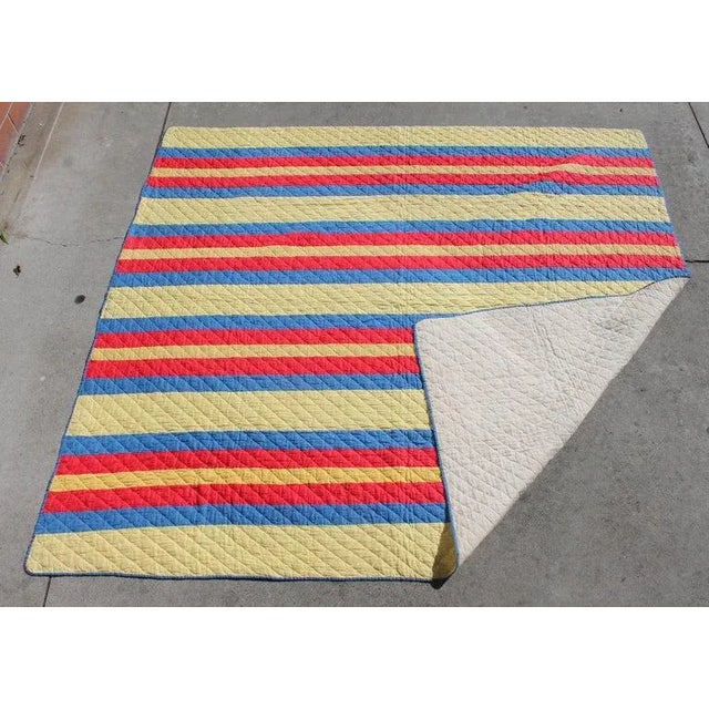 This fine Pennsylvania antique split bars quilt is from Pennsylvania and is in good condition. This amazing finely quilted...