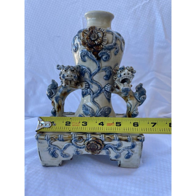 Mid 20th Century Blue and White Asian Foo Dogs Ceramic Vase For Sale - Image 12 of 13