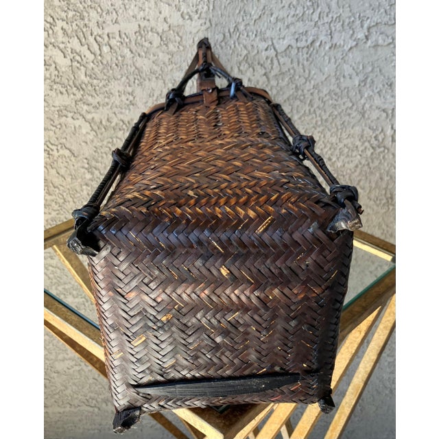 Stylish Mid 20th-Century Arched Tri-Handled Ikebana-Inspired Hanakago (花籠) Basket For Sale - Image 10 of 15