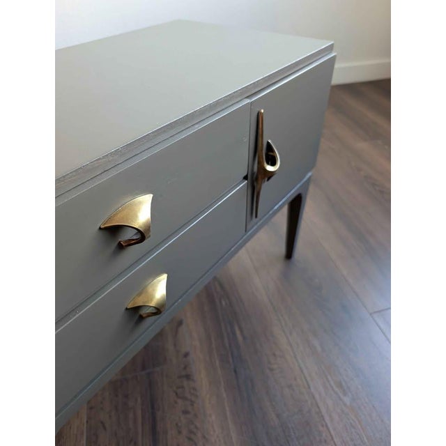 Gray Mid Century Modern Pair of Grey Nightstands W/ Amazing Brass Hardware For Sale - Image 8 of 10