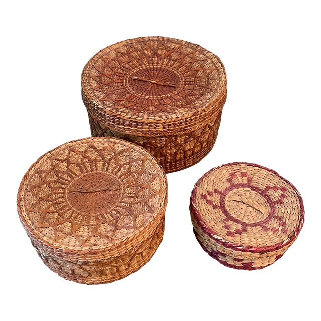 Vintage 1970s Banded Sweetgrass Nesting Baskets-Set of 3 For Sale