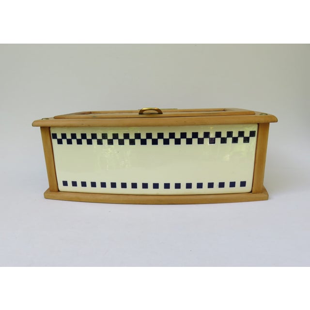 A rare and classic lunch box at the time, made before 1910, by Waechtersbach. It is the well-known blue cube decor,...