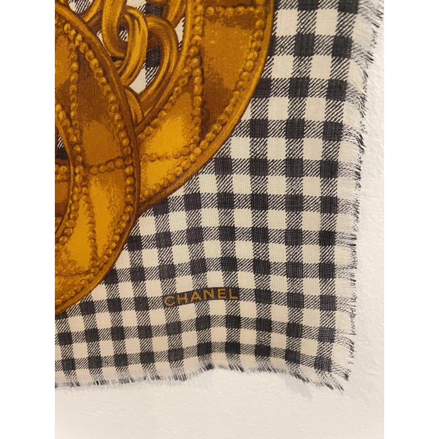Yellow Chanel Classique Foulard En Cachemire Soie For Sale - Image 8 of 8