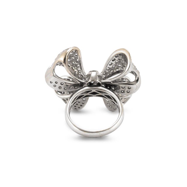 Early 21st Century Ladies 18k White Gold 5.00ctw Pave Diamond Bow Statement Cocktail Ring, Size 8 For Sale - Image 5 of 7