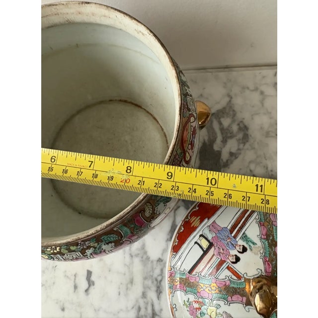 Late 19th Century Chinese Porcelain Kamcheng, a Famille Rose Medallion Vinegar Jar With Lid and Gold Handle For Sale - Image 13 of 14