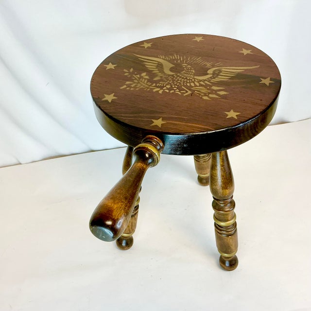 Wood 1950s Vintage Americana Rustic 3-Leg Wooden Stool With Handle, Eagle & Stars Motif. For Sale - Image 7 of 9