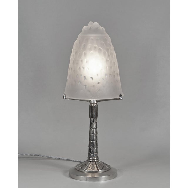 Muller Frères Muller Freres French Art Deco Table Lamp 1930s - Geometric Scales Frosted Glass & Nickel For Sale - Image 4 of 12