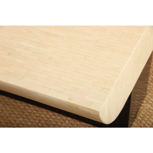 Off-white Vintage Tessellated Bone and Black Lacquered Wood Restored Cocktail Table Style of Paul Frankl For Sale - Image 8 of 8