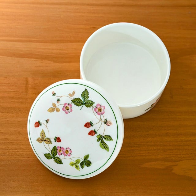 Vintage Wedgwood Trinket Box | Wild Strawberry Pattern For Sale - Image 10 of 12