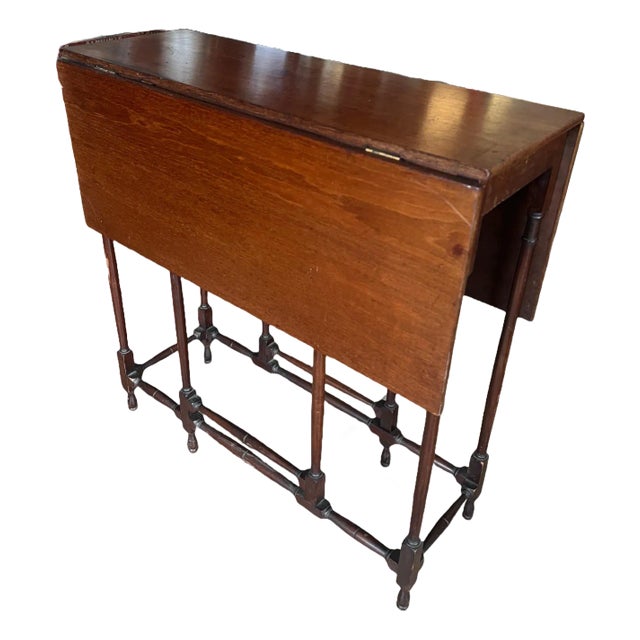 Early 19th Century English Mahogany Petite Spider Gate Leg Table For Sale