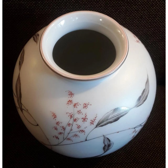 Rosenthal Vintage Curved Porcelain Vase with Japonising Colored Painting by Fritz von Stockmayer for Rosenthal, 1940s For Sale - Image 4 of 6