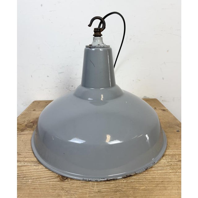 British Industrial Grey Enamel Factory Pendant Lamp, 1960s For Sale - Image 9 of 17